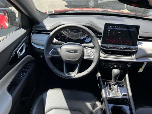 Used 2024 Jeep Compass Limited image 11