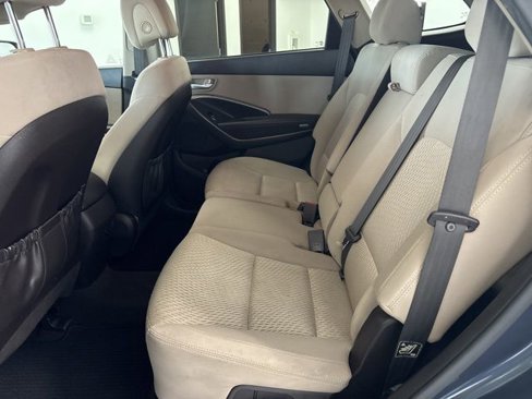 Used 2015 Hyundai Santa Fe GLS image 19