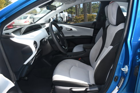Used 2019 Toyota Prius LE image 7