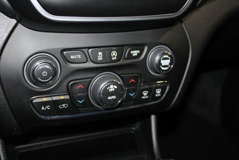 Used 2021 Jeep Cherokee Latitude Lux w/ Comfort/Convenience Group image 20