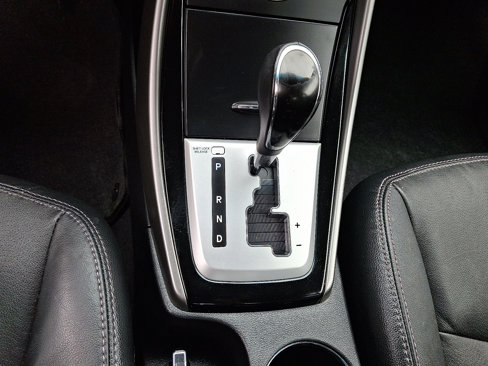 Used 2012 Hyundai Elantra Limited image 17