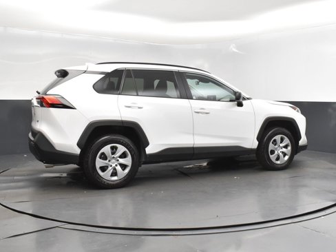 Used 2020 Toyota RAV4 LE image 8