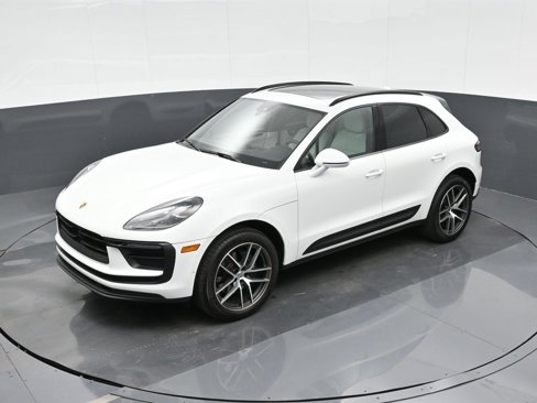 Used 2025 Porsche Macan image 26
