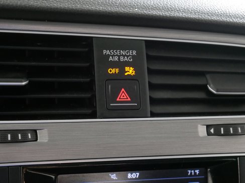 Used 2016 Volkswagen Golf 2-Door image 33