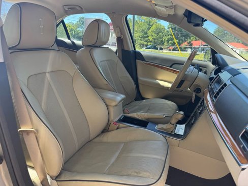 Used 2010 Lincoln MKZ image 20