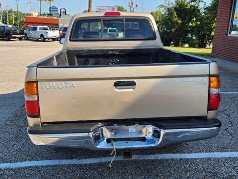 Used 2004 Toyota Tacoma 2WD Xtracab image 9