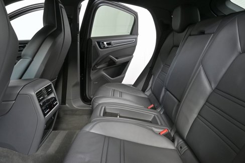 Certified 2022 Porsche Cayenne E-Hybrid Coupe image 16