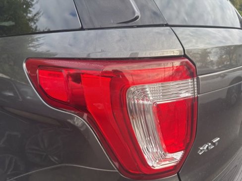 Used 2019 Ford Explorer XLT w/ Equipment Group 202A image 8