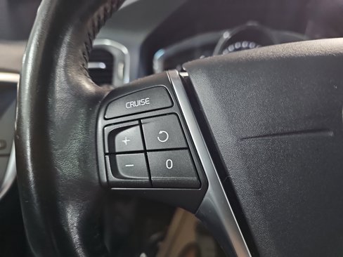Used 2018 Volvo S60 T5 Inscription image 17