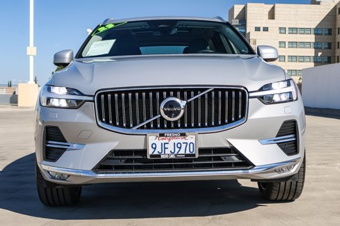 Used 2023 Volvo XC60 B5 Ultimate w/ Climate Package image 2