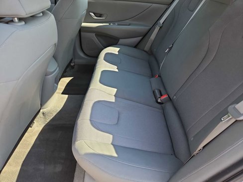Certified 2024 Hyundai Elantra SE image 17
