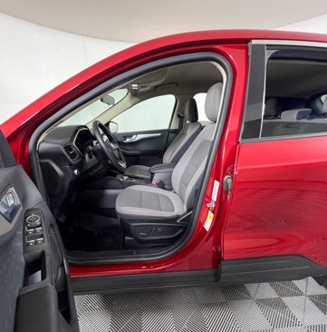 Used 2020 Ford Escape SE image 9