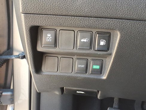 Used 2018 Nissan Rogue SV image 27