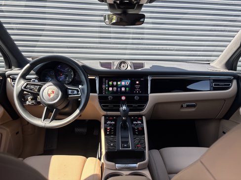 Used 2025 Porsche Macan image 12