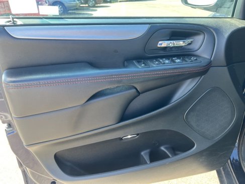 Used 2017 Dodge Grand Caravan GT image 26