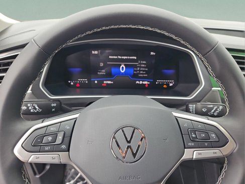 Used 2024 Volkswagen Tiguan SE image 28