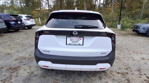 Used 2025 Nissan Kicks SV image 7
