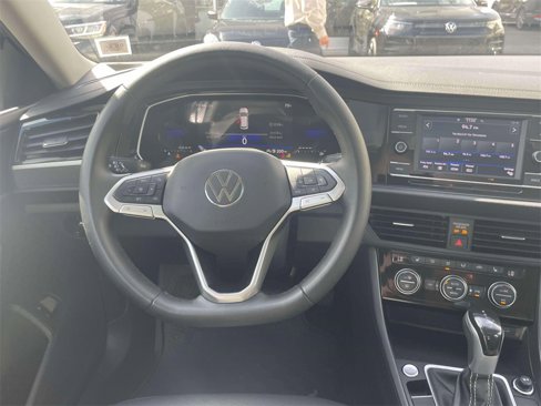 Used 2023 Volkswagen Jetta SE image 13