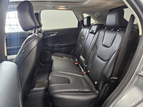 Used 2022 Ford Edge Titanium image 10