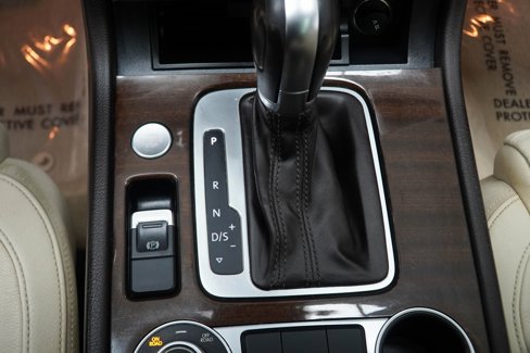 Used 2015 Volkswagen Touareg TDI image 19