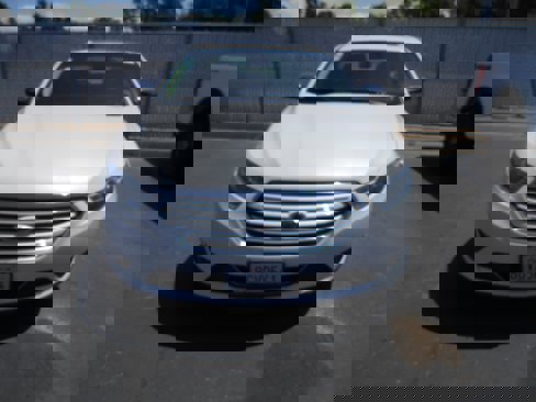 Used 2017 Ford Taurus Limited image 3