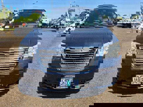 Used 2008 Chrysler Town & Country Touring image 3