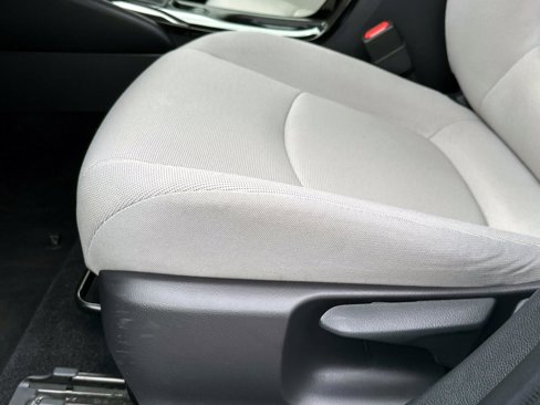 Used 2022 Toyota Corolla LE image 21