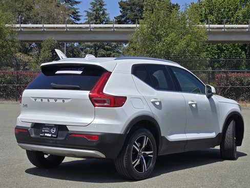Certified 2023 Volvo XC40 B4 Plus image 4
