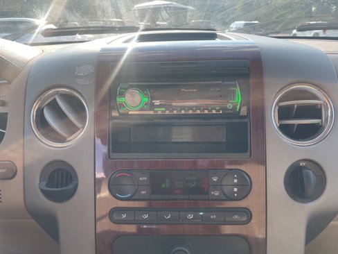 Used 2006 Ford F150 XLT image 10