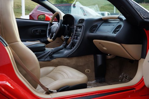Used 2000 Chevrolet Corvette Convertible w/ Performance Handling Pkg image 28
