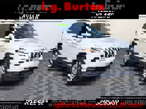 Certified 2018 Jeep Cherokee Latitude w/ Cold Weather Group image 1