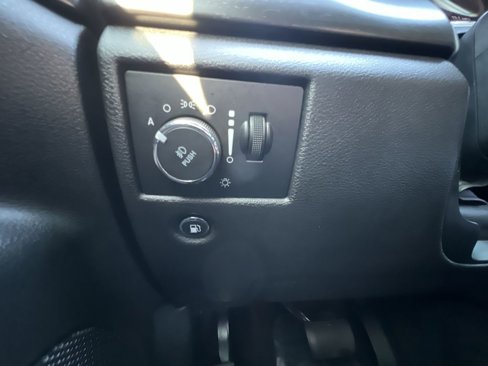 Used 2018 Jeep Grand Cherokee Altitude image 18