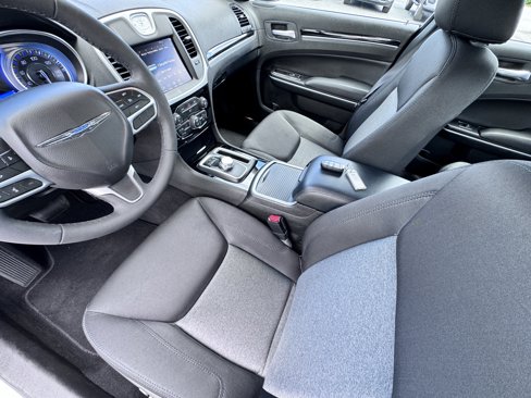 Used 2023 Chrysler 300 Touring w/ Sport Appearance Package image 9