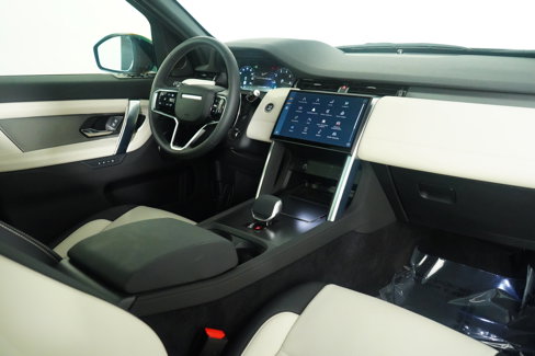 Used 2025 Land Rover Discovery Sport Dynamic SE image 36