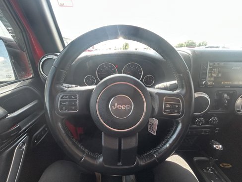 Used 2015 Jeep Wrangler Unlimited Sahara w/ Connectivity Group image 14