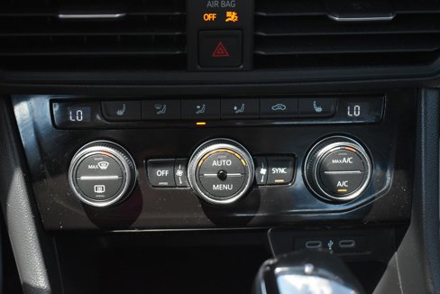 Used 2024 Volkswagen Jetta SE w/ Black Wheel Package image 29