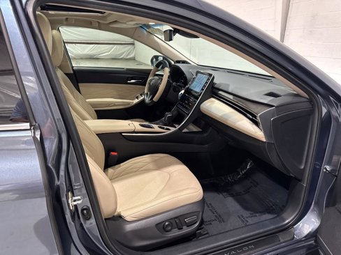 Used 2020 Toyota Avalon Limited image 60