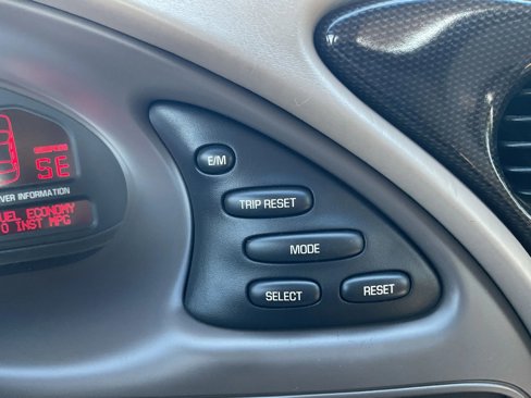 Used 2005 Pontiac Bonneville GXP image 34