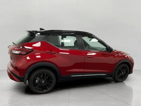 Used 2024 Nissan Kicks SR w/ SR Premium Package image 3