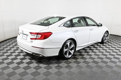 Used 2020 Honda Accord Touring image 3