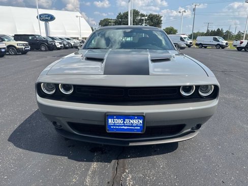 Used 2019 Dodge Challenger SXT w/ Blacktop Package image 8