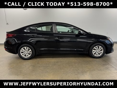 Used 2019 Hyundai Elantra SE image 2