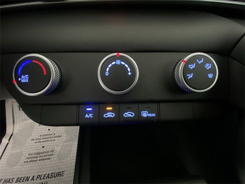 Used 2025 Hyundai Elantra SE image 18