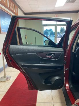 Used 2016 Nissan Rogue SV image 14