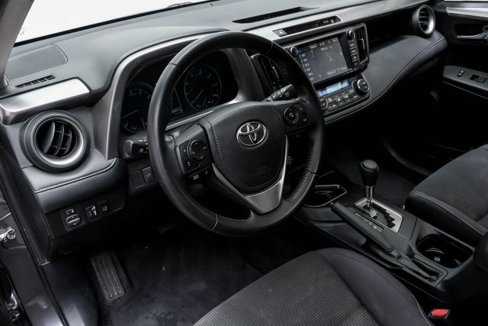 Used 2018 Toyota RAV4 XLE image 3