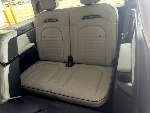 Used 2025 Rivian R1S Premium image 33
