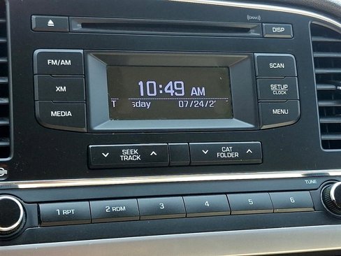 Used 2017 Hyundai Elantra SE image 19