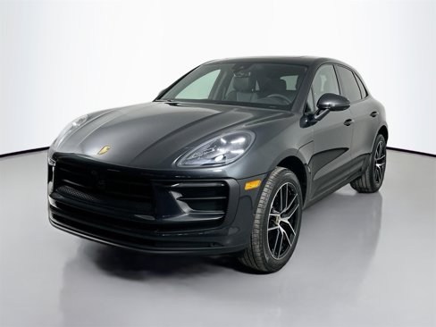 Used 2025 Porsche Macan image 1
