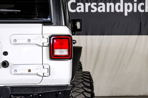 Used 2018 Jeep Wrangler Unlimited Sahara image 41