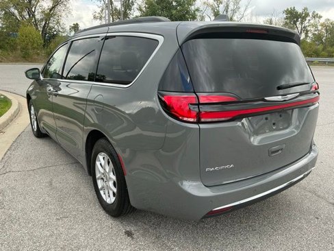 Used 2022 Chrysler Pacifica Touring-L image 9